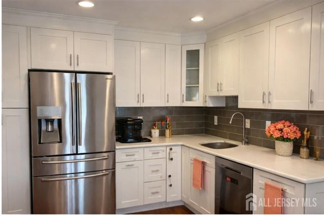 54 Holly Court, Edison, NJ 08820