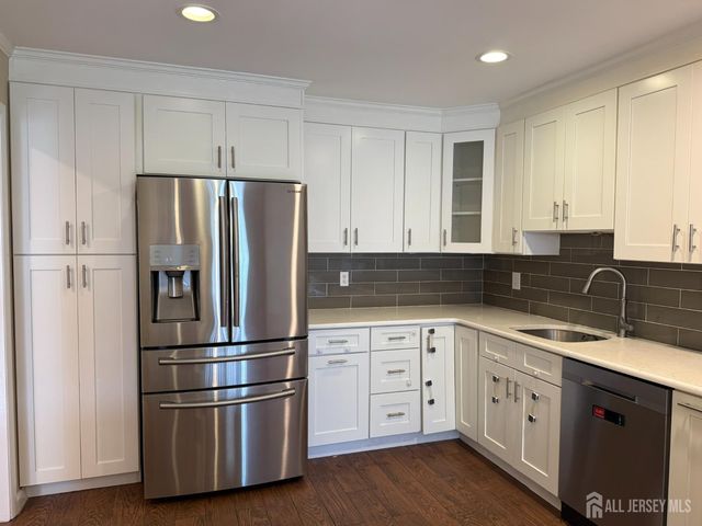 54 Holly Court, Edison, NJ 08820