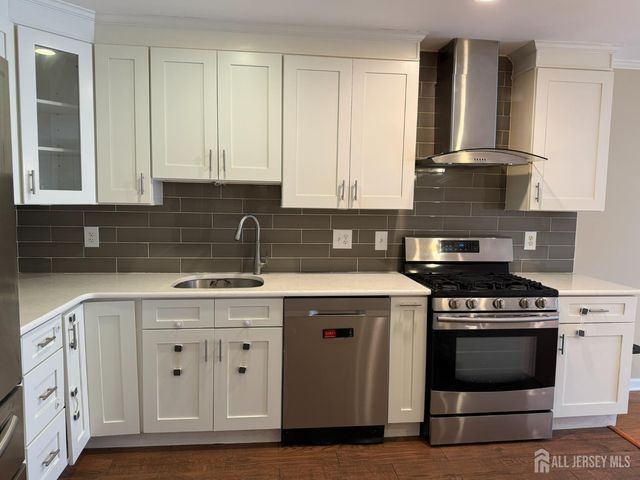 54 Holly Court, Edison, NJ 08820