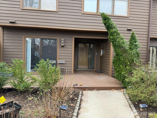 54 Holly Court, Edison, NJ 08820