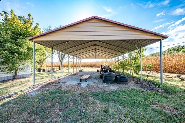 1318 Vise Loop, Decaturville, TN 38329