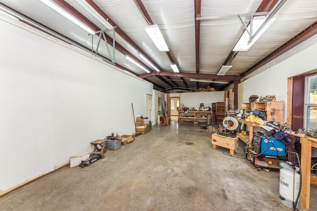 1318 Vise Loop, Decaturville, TN 38329