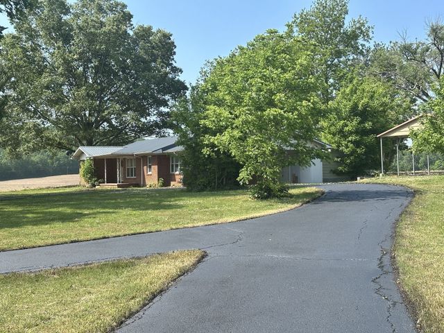 1318 Vise Loop, Decaturville, TN 38329