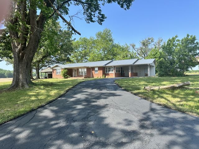 1318 Vise Loop, Decaturville, TN 38329