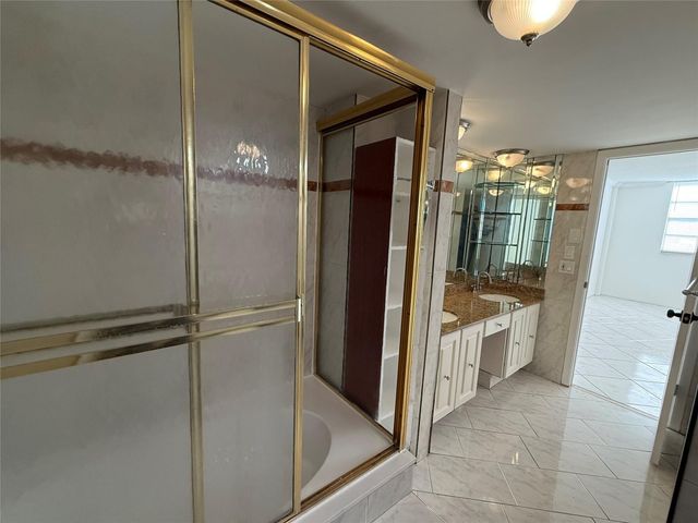 1833 S Ocean Drive 808, Hallandale Beach, FL 33009