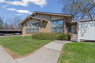 2783 Roundtree Drive, Troy, MI 48083