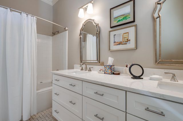 840 HARBOR CREST DR, Memphis, TN 38103