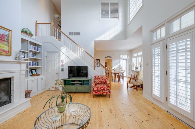 840 HARBOR CREST DR, Memphis, TN 38103