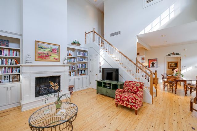 840 HARBOR CREST DR, Memphis, TN 38103