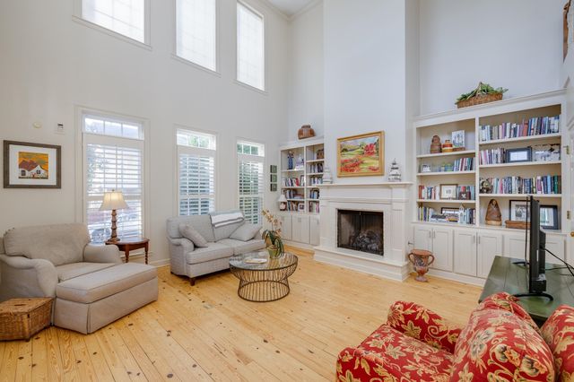 840 HARBOR CREST DR, Memphis, TN 38103