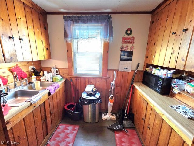 4001 Archwood Avenue, Cleveland, OH 44109