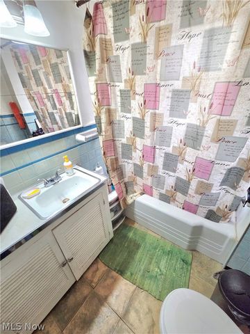 4001 Archwood Avenue, Cleveland, OH 44109