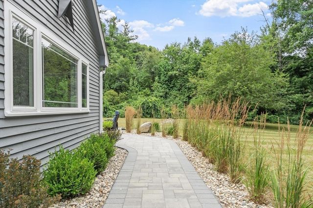241 Reservoir Rd, Lunenburg, MA 01462