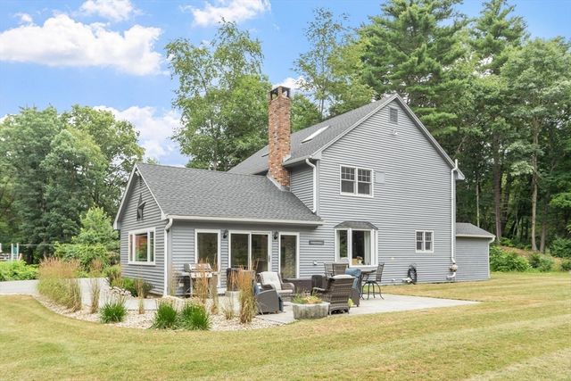 241 Reservoir Rd, Lunenburg, MA 01462