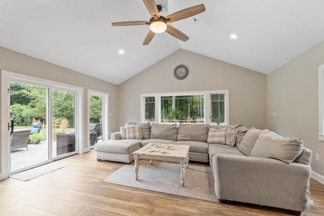 241 Reservoir Rd, Lunenburg, MA 01462