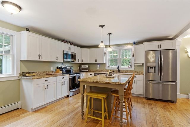 241 Reservoir Rd, Lunenburg, MA 01462