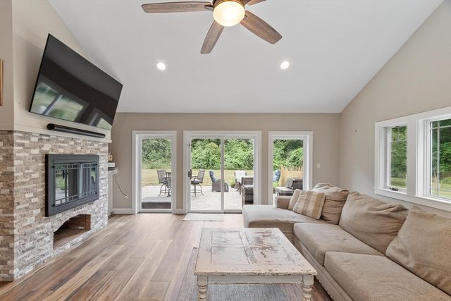 241 Reservoir Rd, Lunenburg, MA 01462