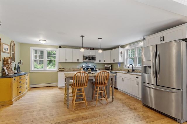 241 Reservoir Rd, Lunenburg, MA 01462
