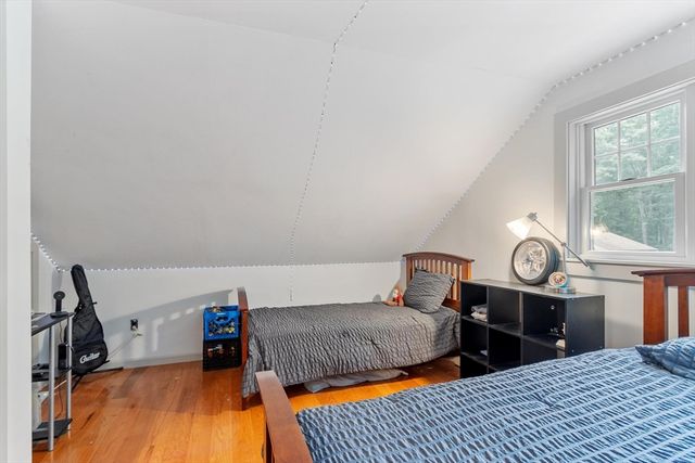 241 Reservoir Rd, Lunenburg, MA 01462