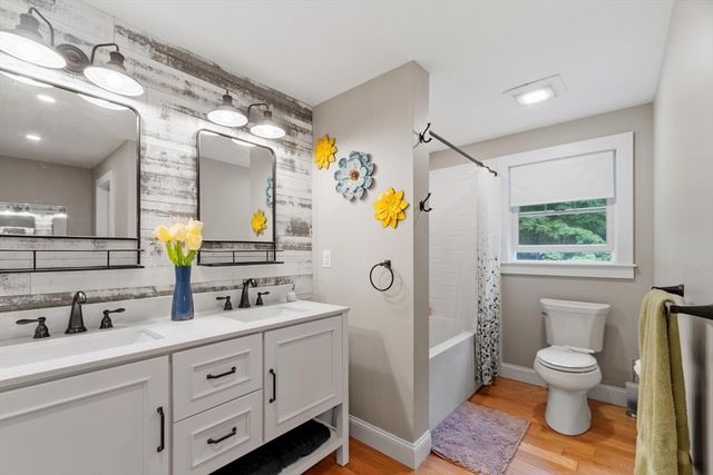 241 Reservoir Rd, Lunenburg, MA 01462
