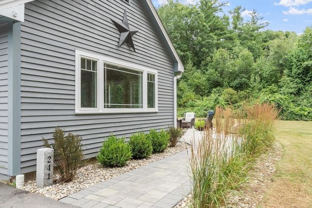 241 Reservoir Rd, Lunenburg, MA 01462