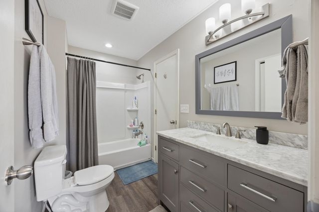 738 N Hay Lake Road, Eagan, MN 55123