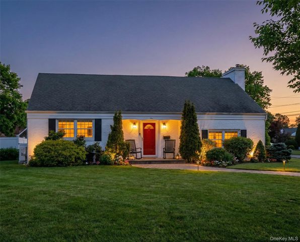 1 Central Avenue, Amityville, NY 11701