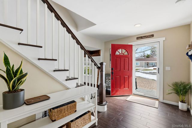 1 Central Avenue, Amityville, NY 11701