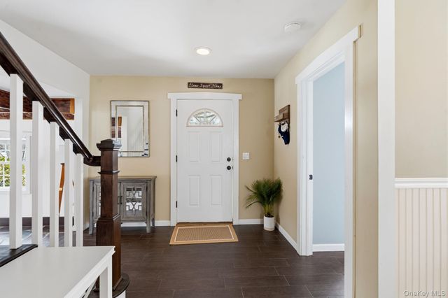 1 Central Avenue, Amityville, NY 11701