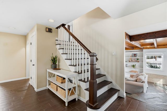 1 Central Avenue, Amityville, NY 11701