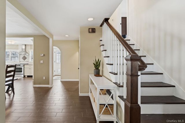 1 Central Avenue, Amityville, NY 11701