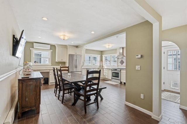 1 Central Avenue, Amityville, NY 11701