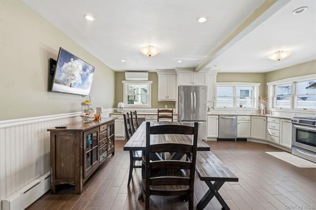 1 Central Avenue, Amityville, NY 11701