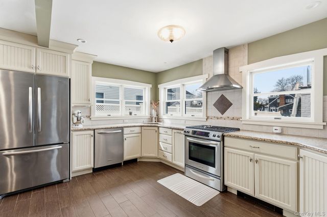 1 Central Avenue, Amityville, NY 11701