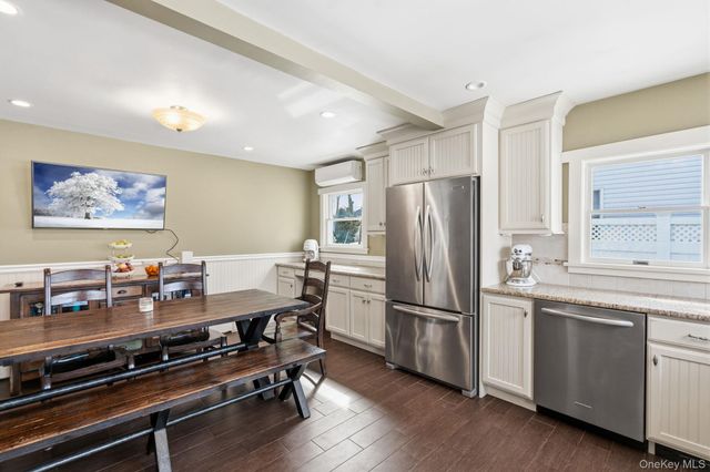 1 Central Avenue, Amityville, NY 11701