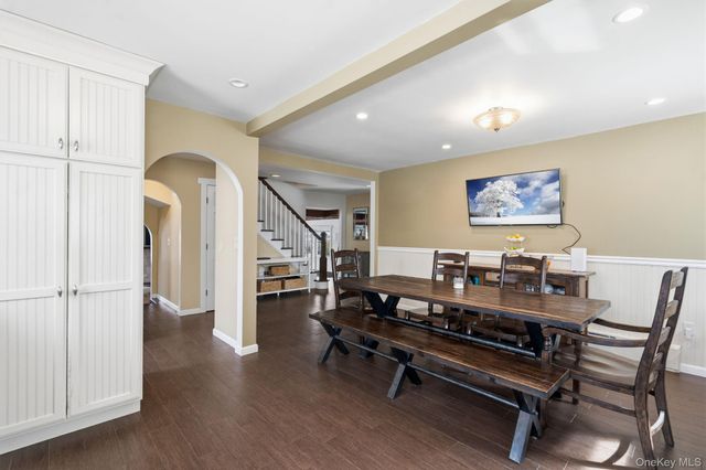 1 Central Avenue, Amityville, NY 11701