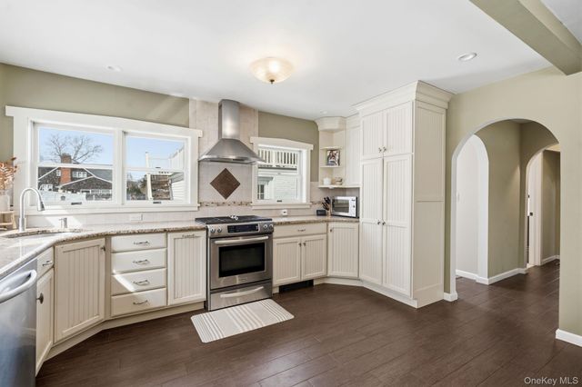 1 Central Avenue, Amityville, NY 11701