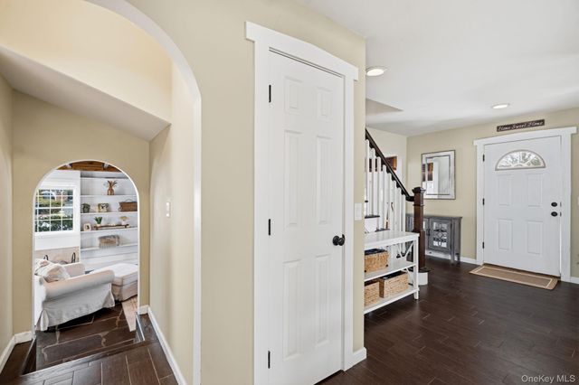 1 Central Avenue, Amityville, NY 11701