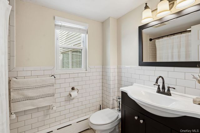 1 Central Avenue, Amityville, NY 11701