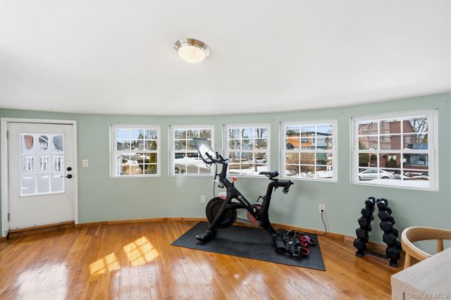 1 Central Avenue, Amityville, NY 11701