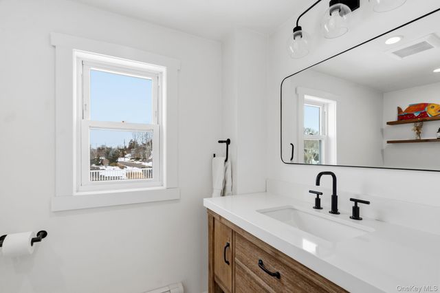 1 Central Avenue, Amityville, NY 11701