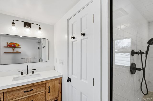 1 Central Avenue, Amityville, NY 11701