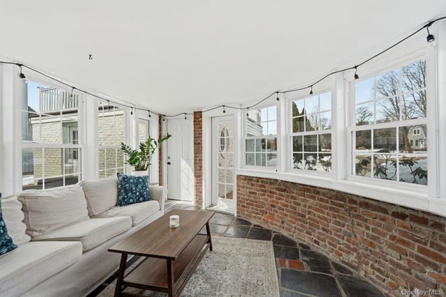 1 Central Avenue, Amityville, NY 11701