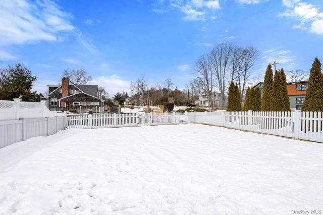 1 Central Avenue, Amityville, NY 11701