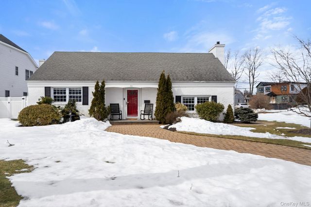 1 Central Avenue, Amityville, NY 11701