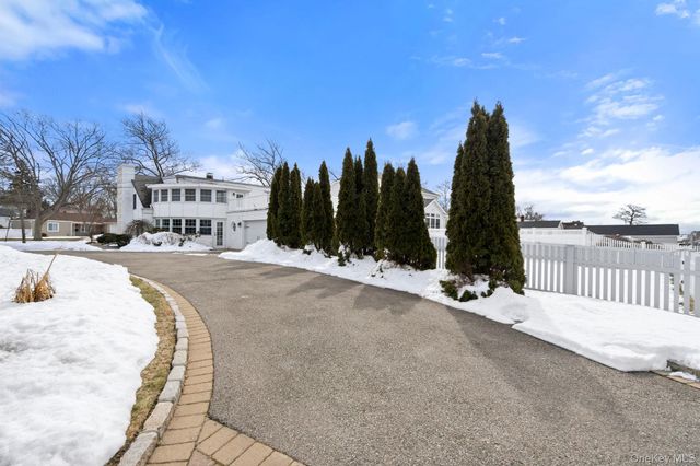 1 Central Avenue, Amityville, NY 11701