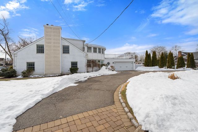 1 Central Avenue, Amityville, NY 11701