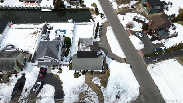 1 Central Avenue, Amityville, NY 11701