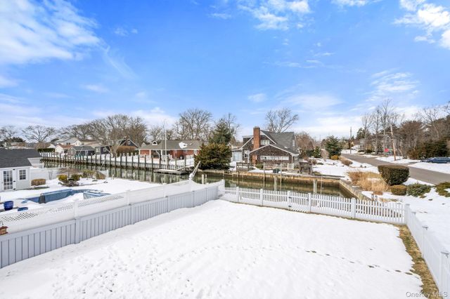 1 Central Avenue, Amityville, NY 11701