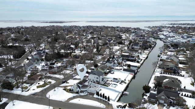 1 Central Avenue, Amityville, NY 11701